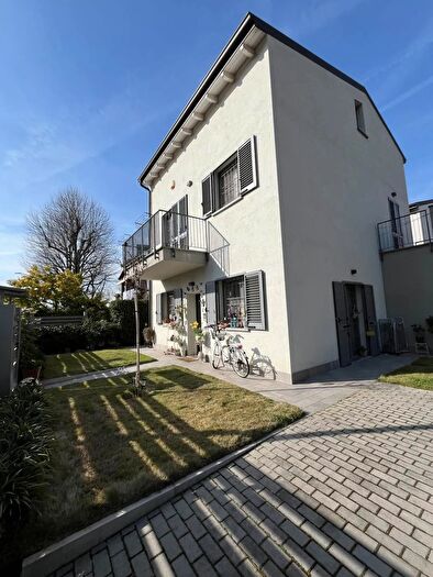 Casa con 8 locali in vendita in Calderara di Reno, Calderara Di Reno