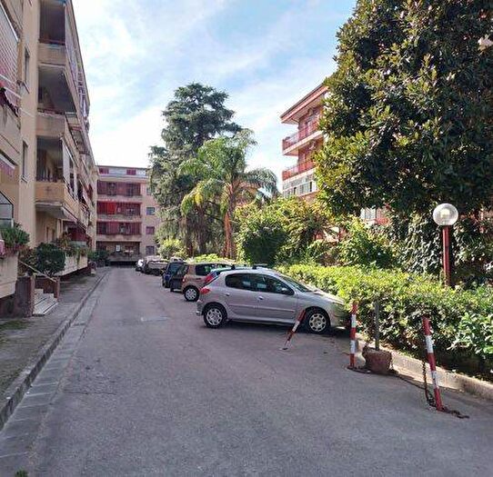 Appartamento con 6 locali in affitto in Via Aristide Giovanni Barducci, Ferrarecce Università, Caserta