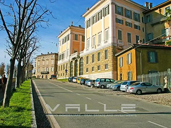 Appartamento trilocale in affitto in Viale delle Mura, Bergamo