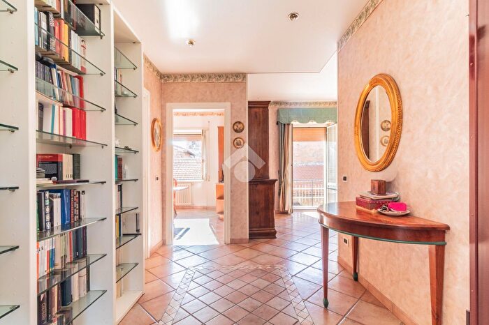 Appartamento con 6 locali in vendita in Via Giorgina, Blera