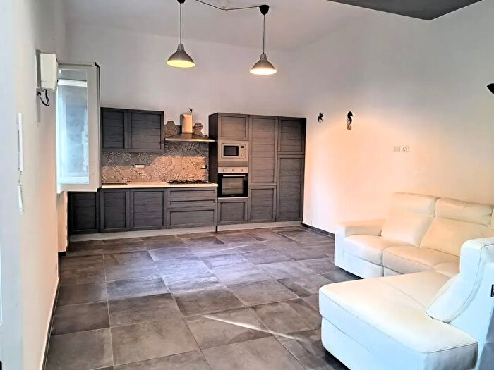 Casa quadrilocale in vendita in Carrara