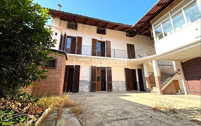 Casa con 5 locali in vendita in Via Brissac, Caluso