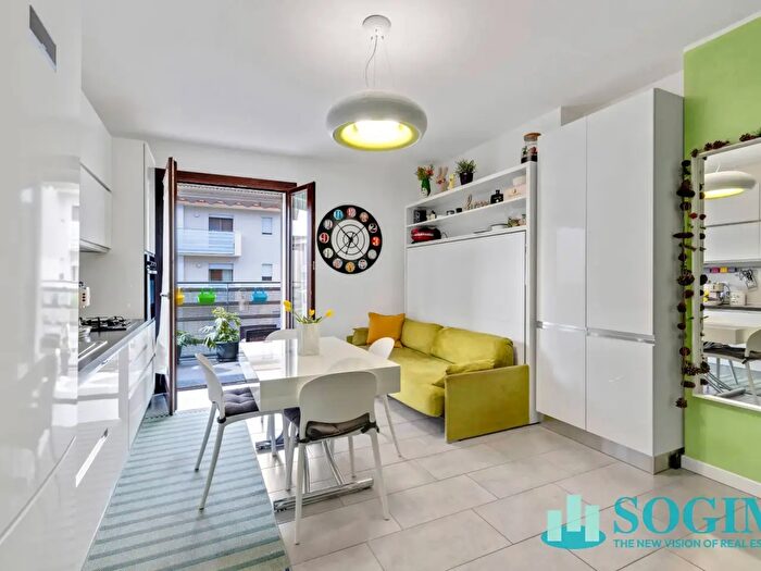 Appartamento trilocale in vendita in Viale Sarca, Milano