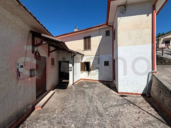 Casa con 6 locali in vendita in Via Fraioli Snc, Rocca D'Arce
