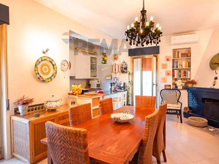 Casa con 6 locali in affitto in Via dei Gladioli, Taormina