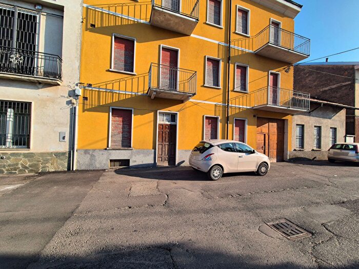 Casa con 10 locali in vendita in Via Palestro, Cislago