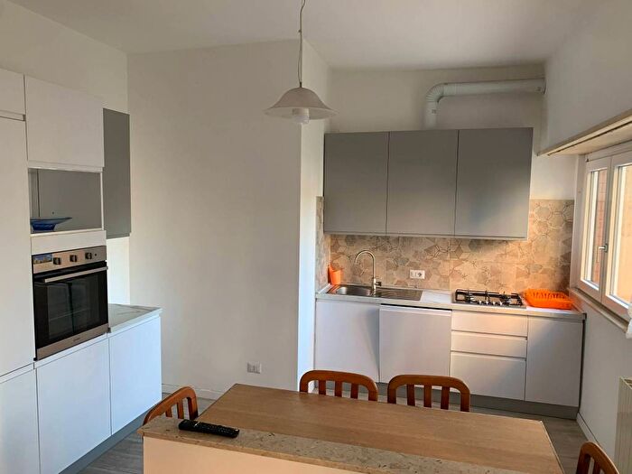 Appartamento trilocale in affitto in Via delle Brughiere, Centro, Garbagnate Milanese