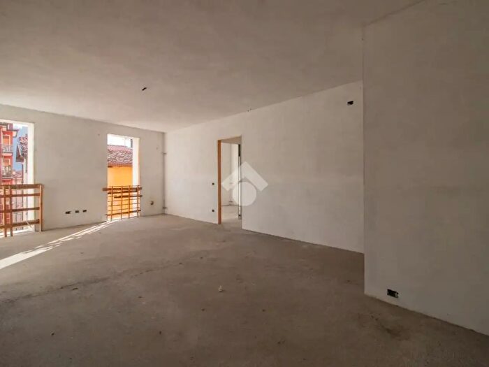 Appartamento trilocale in vendita in Via Trieste, Lumezzane