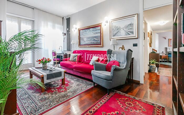 Appartamento trilocale in vendita in Via Cesare Acquati, Cormano