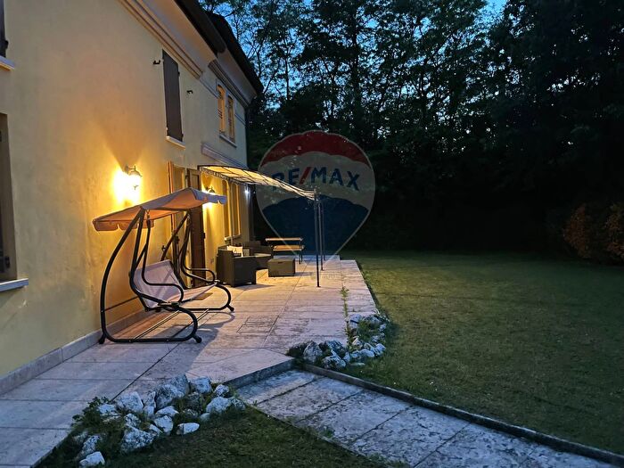 Casa con 9 locali in vendita in Mantova