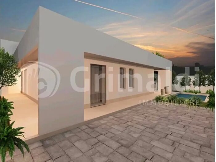 Casa quadrilocale in vendita in Via Raffaele Piracci Snc, Trani