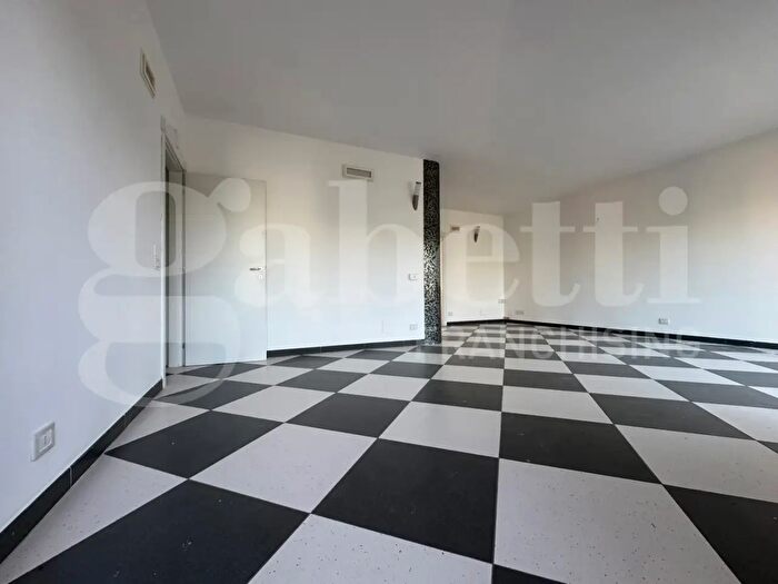 Appartamento con 6 locali in vendita in Viale Giuseppe Grassi, Lecce