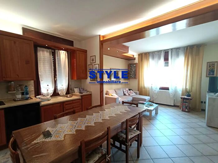 Casa con 8 locali in vendita in Campolongo Maggiore