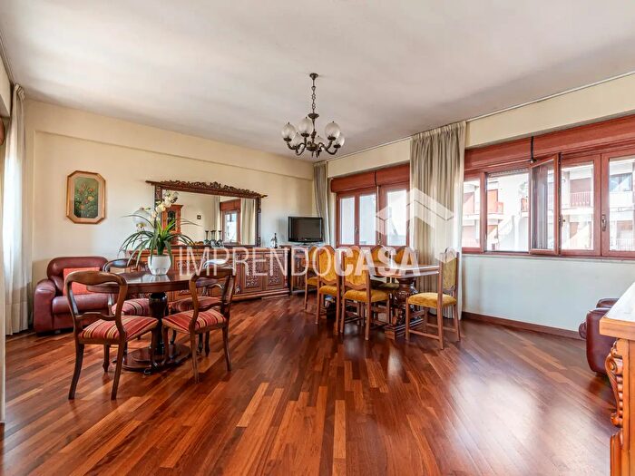 Appartamento con 6 locali in vendita in Viale Strasburgo, Palermo