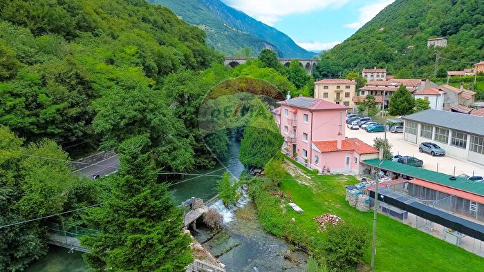 Casa con 10 locali in vendita in Vittorio Veneto