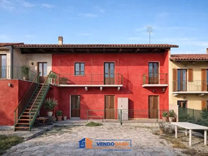 Casa con 6 locali in vendita in Via Chiabotti, Narzole