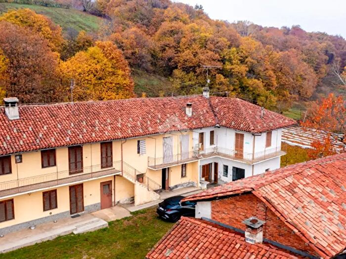 Casa quadrilocale in vendita in Via San Bernardo, Verzuolo