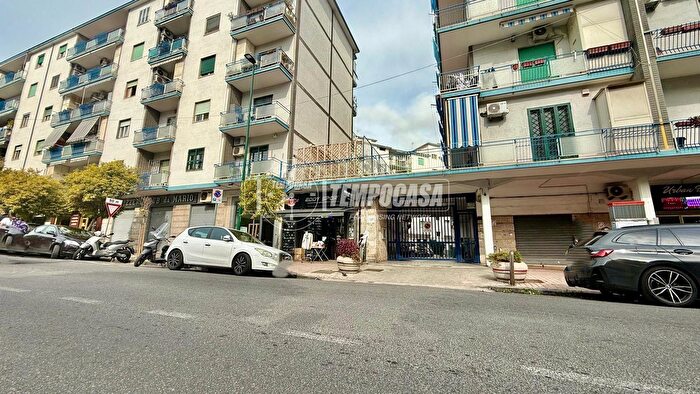 Appartamento trilocale in vendita in Via dellEpomeo, Napoli