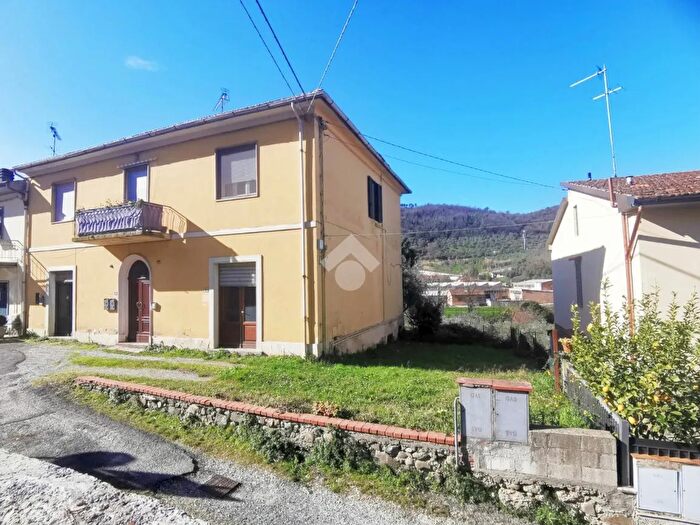 Casa con 5 locali in vendita in Serravalle Pistoiese