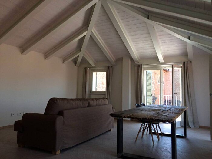 Appartamento quadrilocale in affitto in Via Albussano, Centro Storico, Chieri