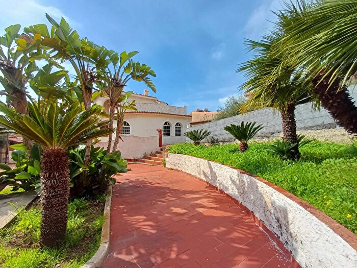 Casa con 10 locali in vendita in Fontane Bianche, Siracusa
