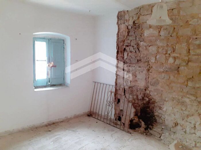 Appartamento trilocale in vendita in Carlo Romeo Snc, Guardialfiera