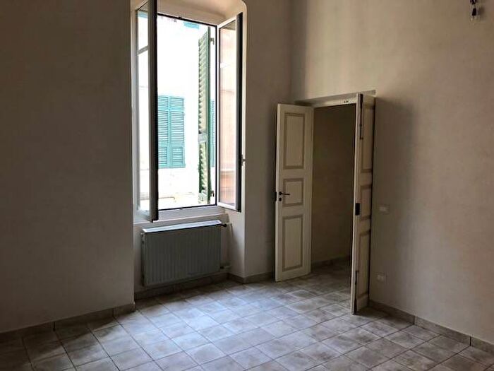 Appartamento trilocale in affitto in Via Enrico dAste, Centro, Albenga