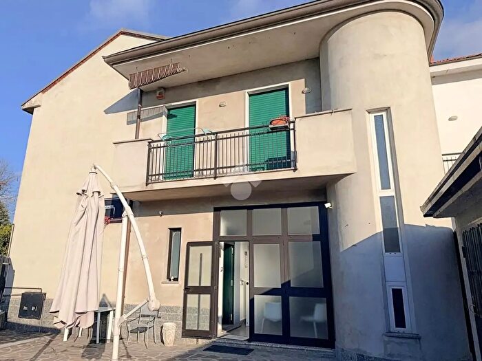 Casa trilocale in vendita in Via Cimabue, Carate Brianza