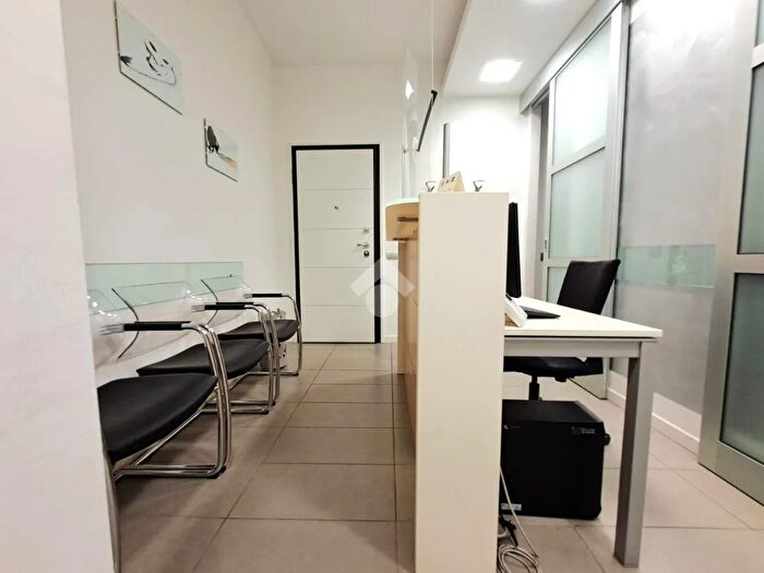 Appartamento trilocale in vendita in Via Monsignor Cavezzali, Concorezzo