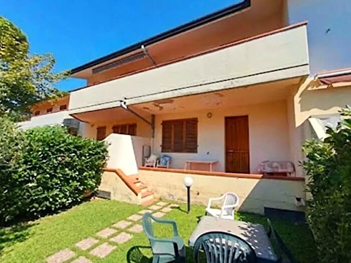 Appartamento trilocale in vendita in Irenze, Massa