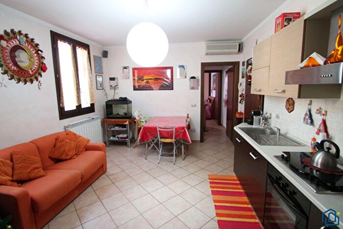 Appartamento trilocale in vendita in Via Solferino, Castano Primo