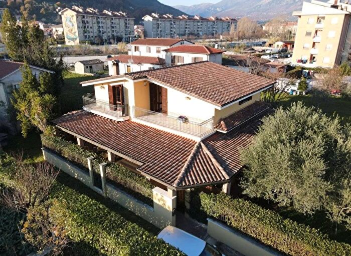 Casa con 6 locali in vendita in Via Marsicana Sora Frosinone, Sora