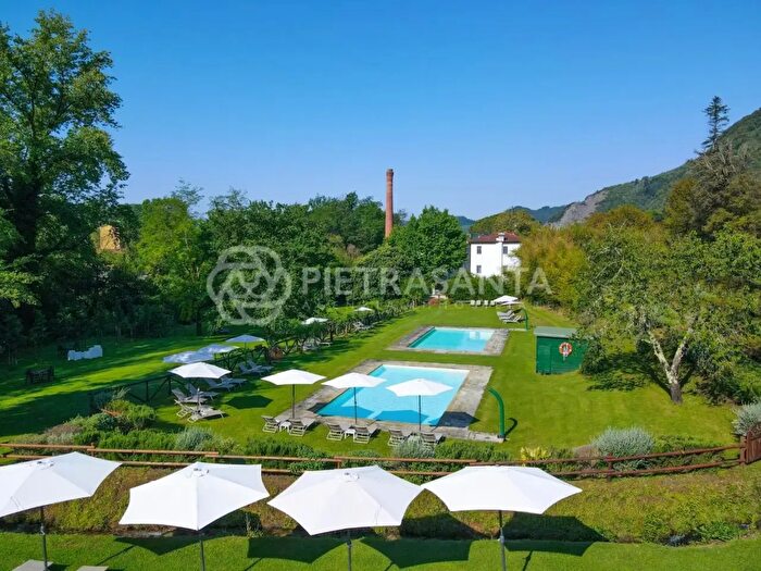 Casa con 6 locali in vendita in Camaiore