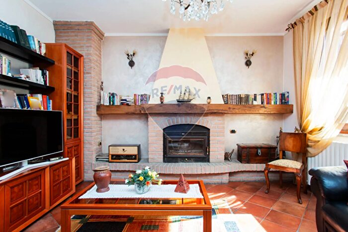 Casa con 5 locali in vendita in Via Contardo Ferrini, Broni