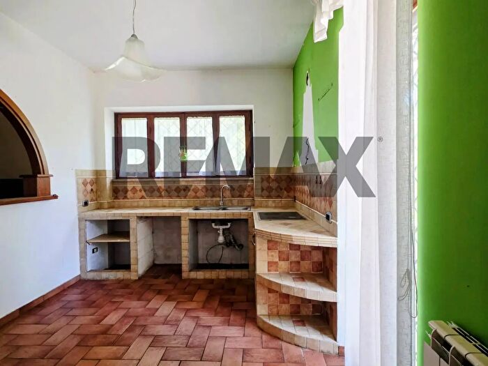 Casa con 7 locali in vendita in Via delle Robinie, Nepi