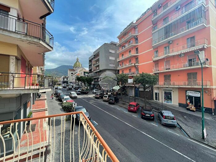 Appartamento trilocale in vendita in Via Alcide De Gasperi, Torre Del Greco