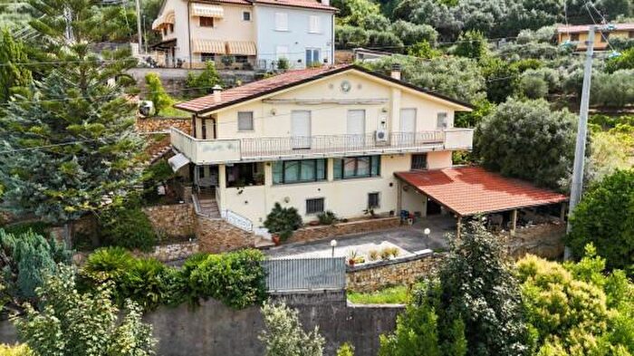 Casa con 6 locali in vendita in Via della Resistenza, Seravezza