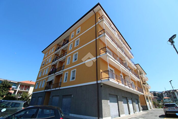 Appartamento quadrilocale in vendita in Via PrivSanfront, Chiavari