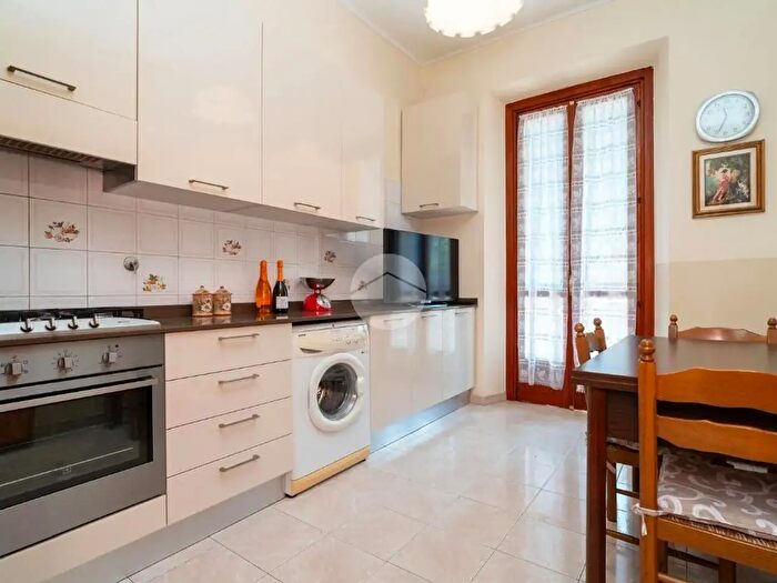 Appartamento trilocale in vendita in Via Borgosesia, Torino