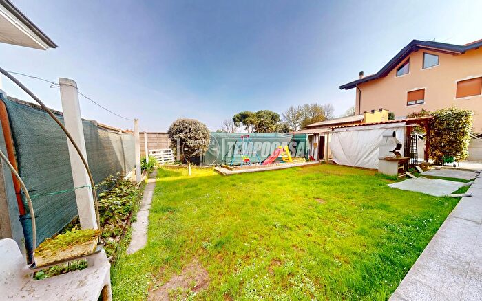 Casa trilocale in vendita in Via Cevedale, Cesano Maderno