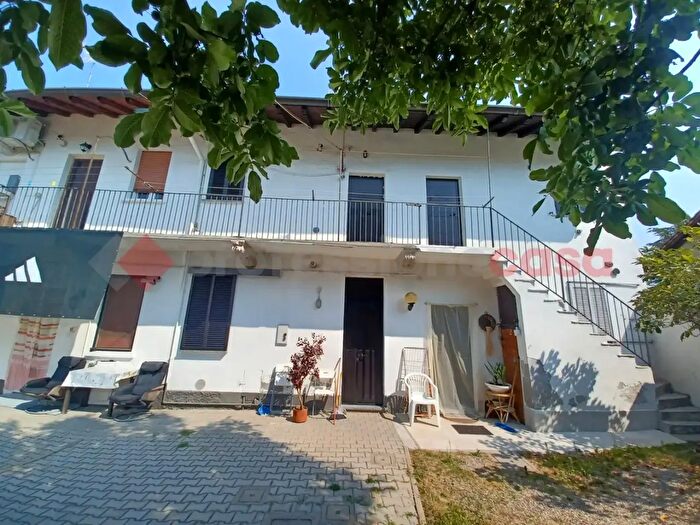 Appartamento bilocale in vendita in Via Nino Bixio, Inveruno