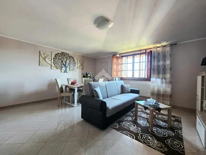 Appartamento trilocale in vendita in Via Catanzaro Lido, Catanzaro