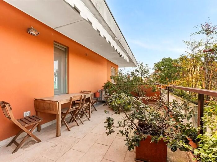 Appartamento con 5 locali in vendita in Via Nicola Romeo, Milano