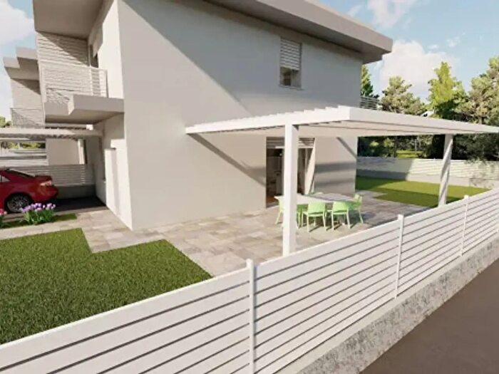 Casa quadrilocale in vendita in Via Regia Antica, Lonato