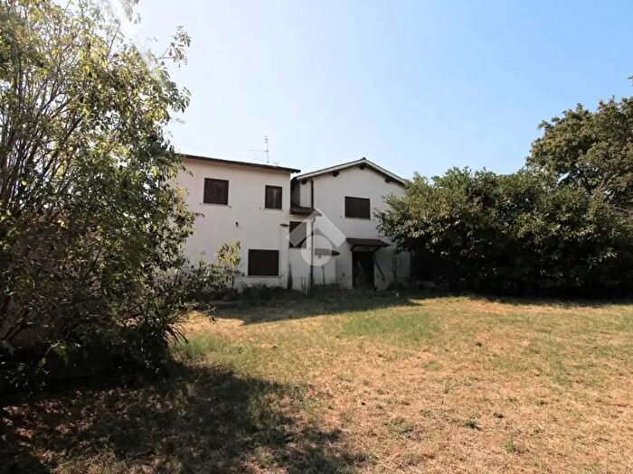 Casa con 6 locali in vendita in Via Fontevecchia, Montopoli Di Sabina