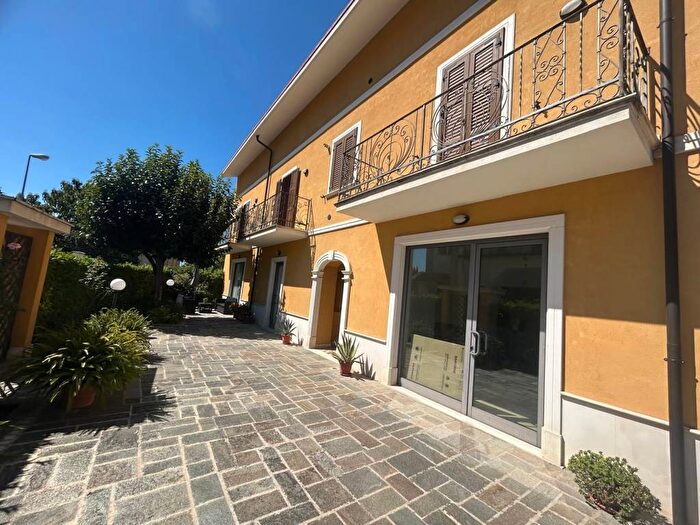 Appartamento trilocale in affitto in Via Stazione, Centro, Celano