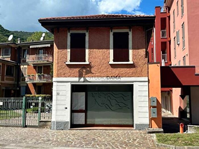 Casa trilocale in vendita in Via Bellini, Roe Volciano