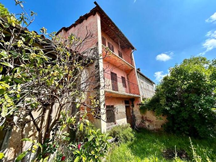 Casa con 6 locali in vendita in Via Giuseppe Sacheri, Pianfei