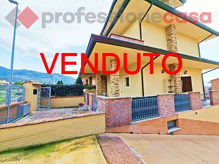 Casa con 5 locali in vendita in Viale Leonardo, Piedimonte San Germano