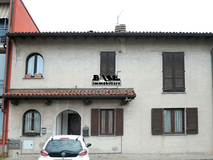 Appartamento trilocale in vendita in Via Risorgimento, Luisago